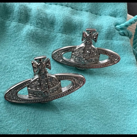 The Mini bas relief earrings - Picture 4 of 4